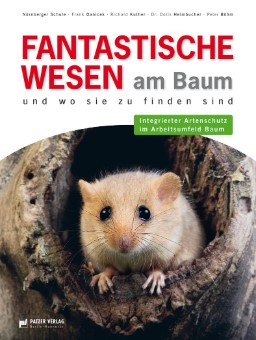 Buchcover: Haselmaus schaut aus Baumhöhle